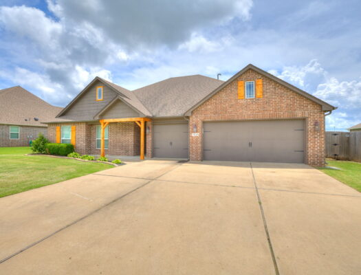 7025 E Oak Ridge Street, Broken Arrow, OK 74014